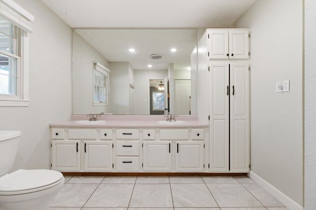 1157 Chateau Drive, West Plains, MO 65775