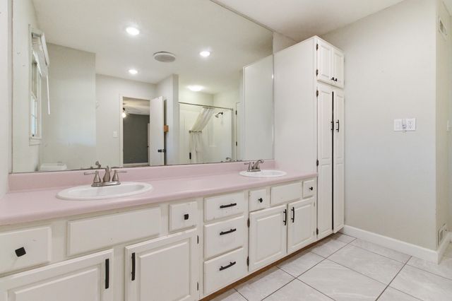 1157 Chateau Drive, West Plains, MO 65775