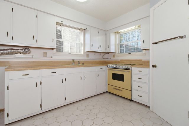 1157 Chateau Drive, West Plains, MO 65775