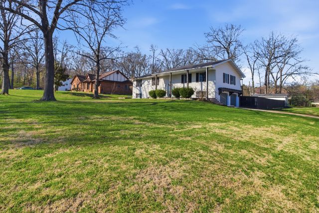 1157 Chateau Drive, West Plains, MO 65775