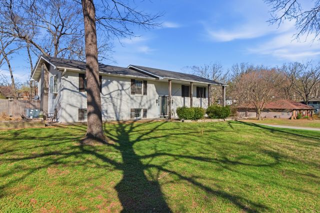 1157 Chateau Drive, West Plains, MO 65775