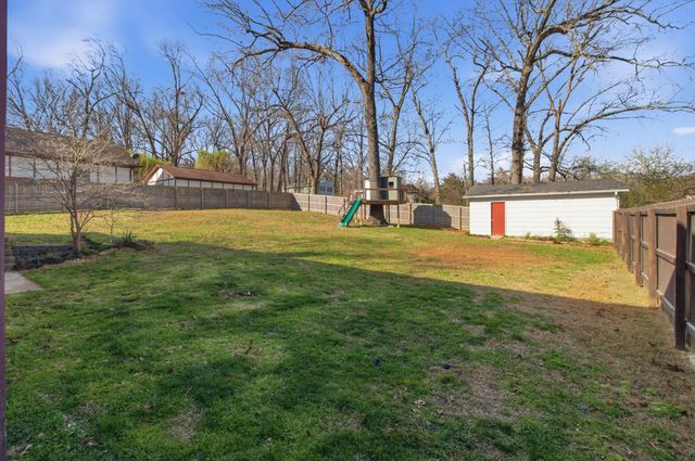 1157 Chateau Drive, West Plains, MO 65775