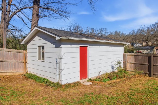 1157 Chateau Drive, West Plains, MO 65775