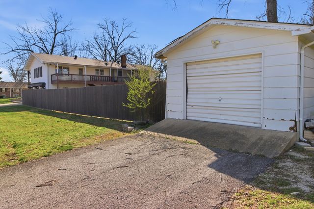 1157 Chateau Drive, West Plains, MO 65775