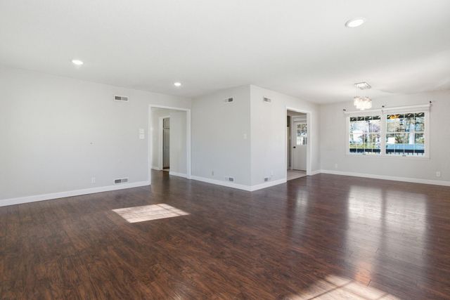 1157 Chateau Drive, West Plains, MO 65775