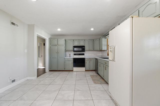 1157 Chateau Drive, West Plains, MO 65775