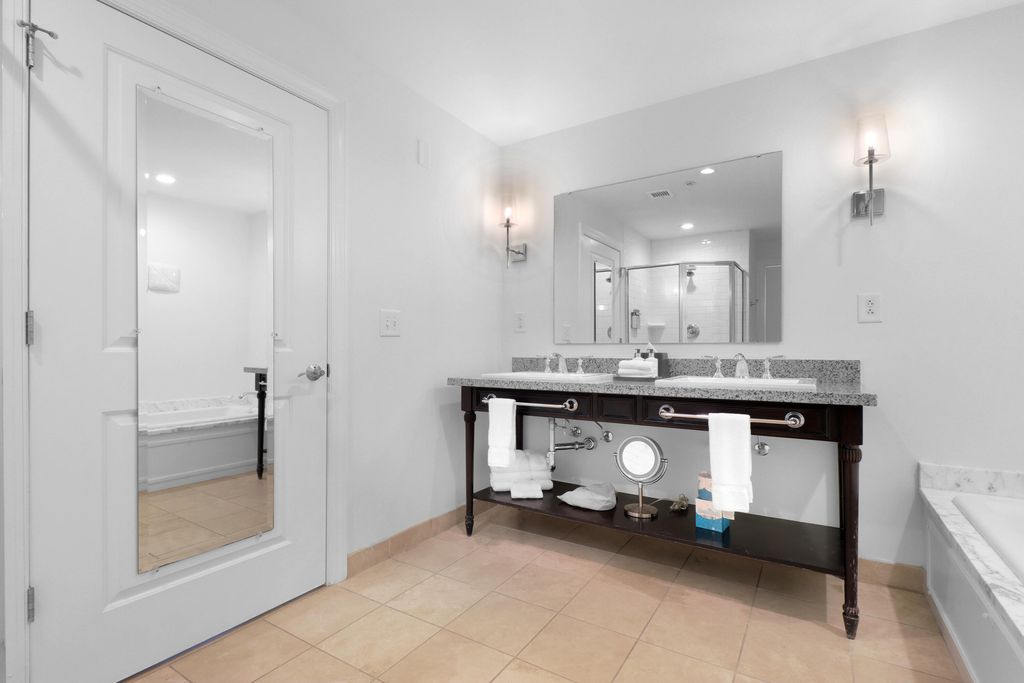 Image 7 of property listing at 5802 Palmetto Drive B-211, Isle Of Palms, SC 29451