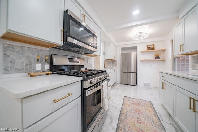 4909 W 220th Street, Fairview Park, OH 44126