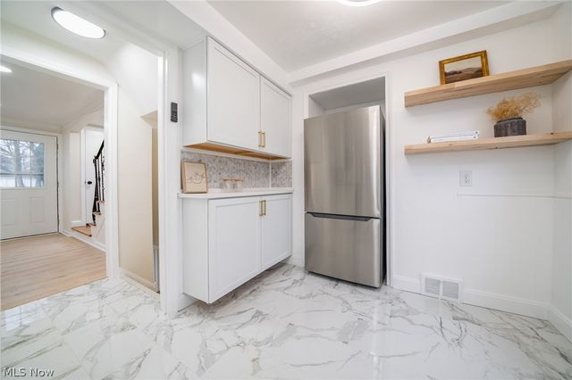 4909 W 220th Street, Fairview Park, OH 44126