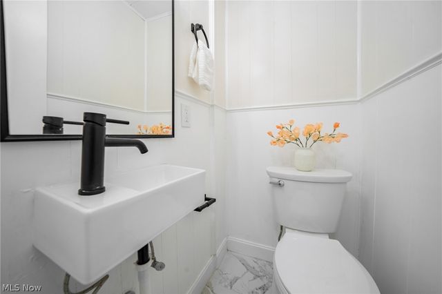 4909 W 220th Street, Fairview Park, OH 44126