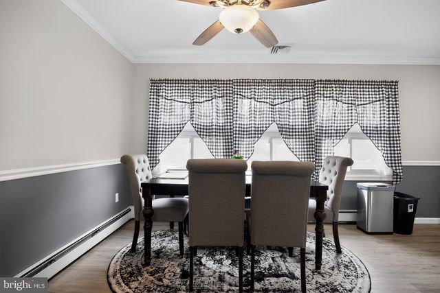 39 CABLE RD, Levittown, PA 19057