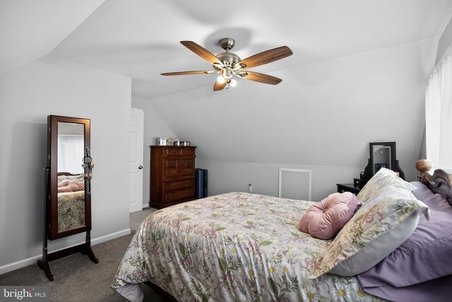 39 CABLE RD, Levittown, PA 19057