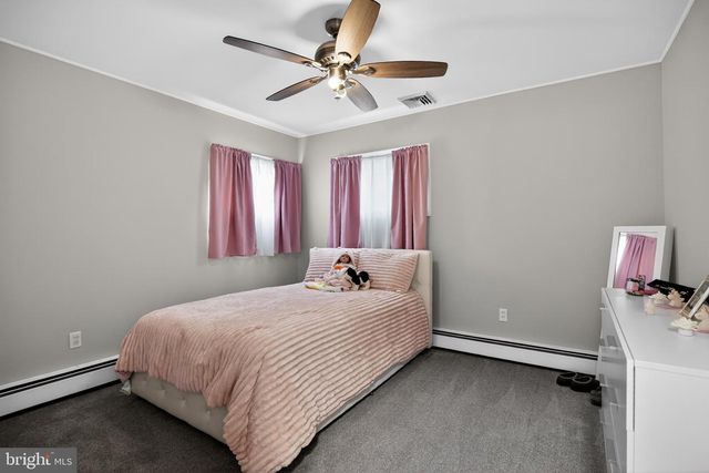 39 CABLE RD, Levittown, PA 19057