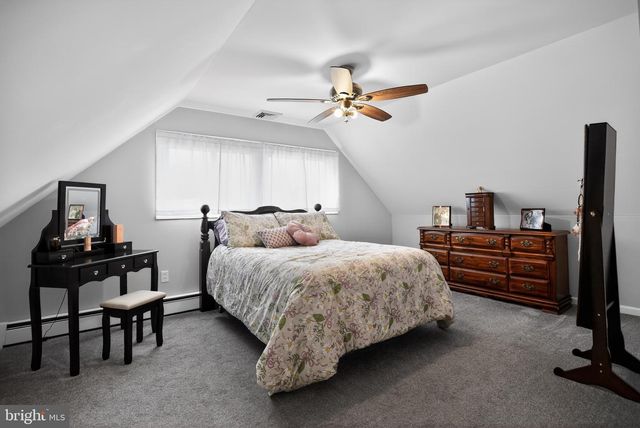 39 CABLE RD, Levittown, PA 19057