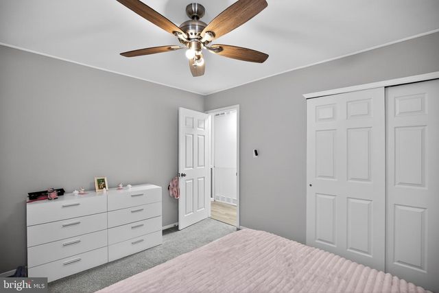 39 CABLE RD, Levittown, PA 19057