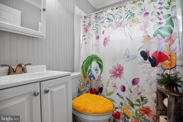 39 CABLE RD, Levittown, PA 19057