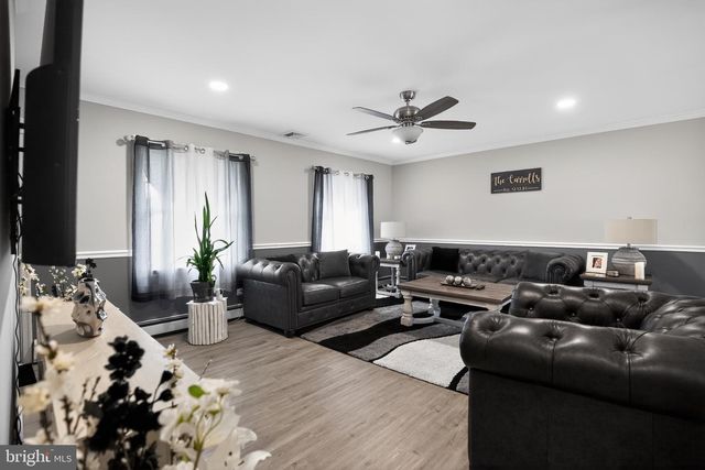 39 CABLE RD, Levittown, PA 19057