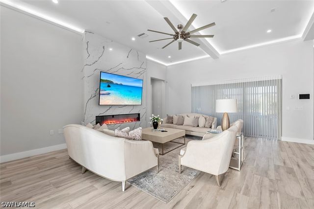 9974 Winterview DR, Naples, FL 34109