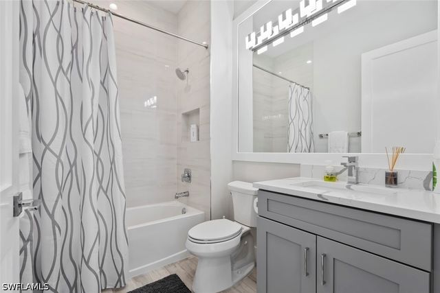 9974 Winterview DR, Naples, FL 34109
