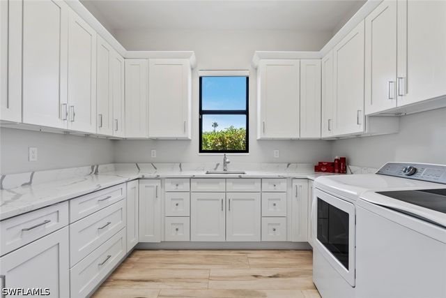 9974 Winterview DR, Naples, FL 34109