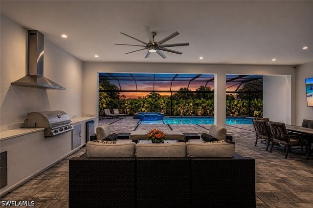 9974 Winterview DR, Naples, FL 34109