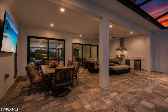 9974 Winterview DR, Naples, FL 34109