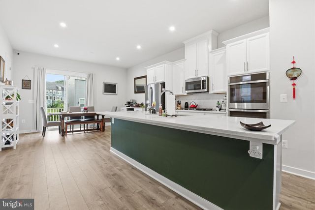 1784 HICKORY WOODS RD, Dumfries, VA 22026