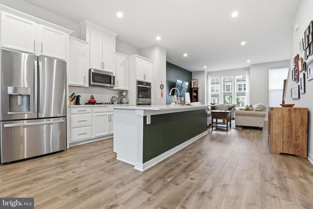 1784 HICKORY WOODS RD, Dumfries, VA 22026