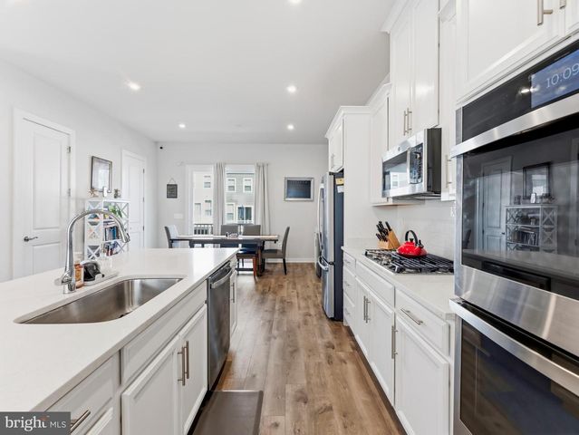 1784 HICKORY WOODS RD, Dumfries, VA 22026