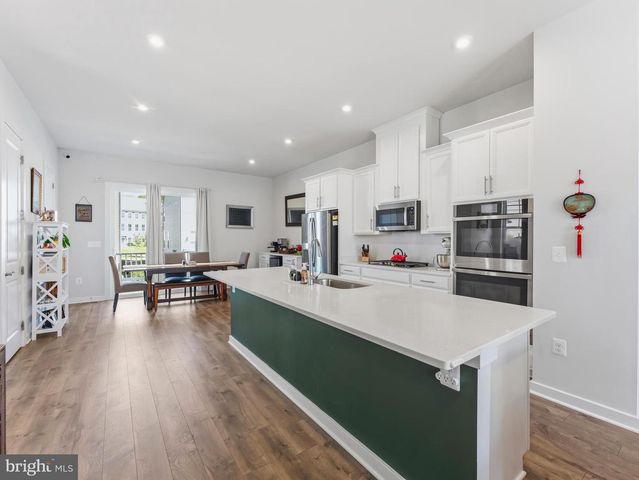 1784 HICKORY WOODS RD, Dumfries, VA 22026