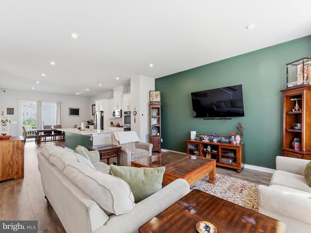 1784 HICKORY WOODS RD, Dumfries, VA 22026