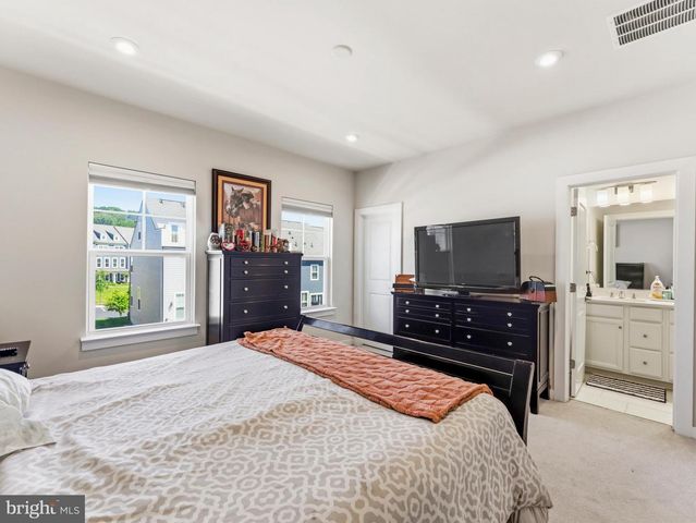 1784 HICKORY WOODS RD, Dumfries, VA 22026
