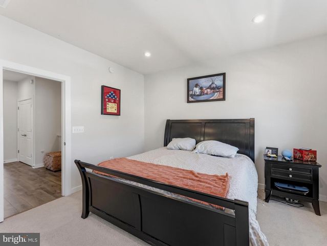 1784 HICKORY WOODS RD, Dumfries, VA 22026