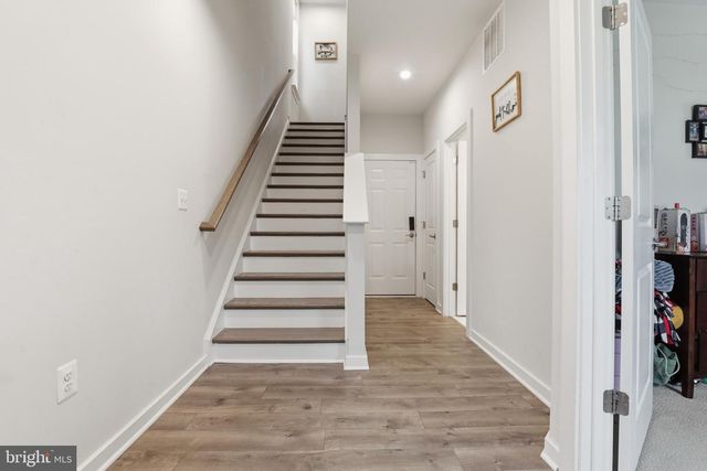 1784 HICKORY WOODS RD, Dumfries, VA 22026