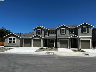 1800 Monroe Ct 2, Hollister, CA 95023