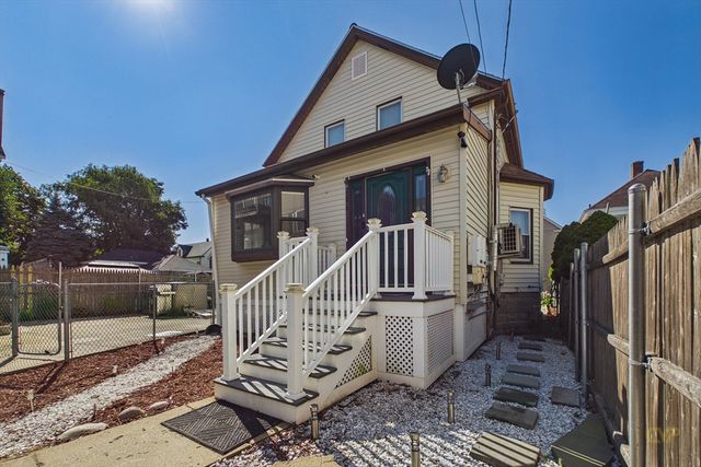 206 Austin St, New Bedford, MA 02740