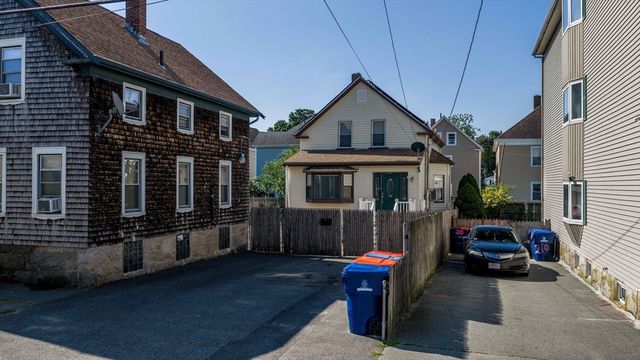 206 Austin St, New Bedford, MA 02740