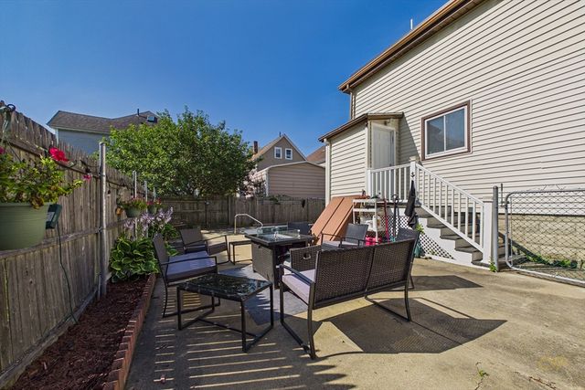 206 Austin St, New Bedford, MA 02740