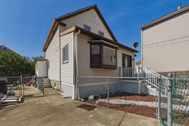 206 Austin St, New Bedford, MA 02740