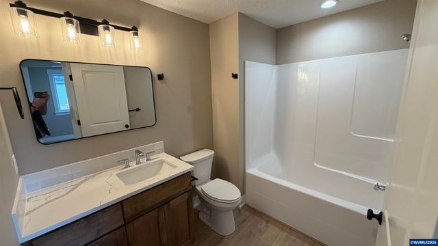 597 NE Evergreen Av, Dallas, OR 97338