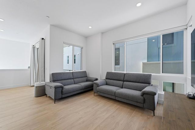 3045 El Camino Real 102, Santa Clara, CA 95051