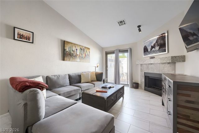 213 Crosswind Way, Las Vegas, NV 89145