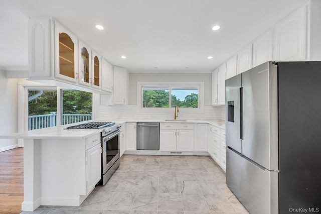3 Beach Plum Drive, Northport, NY 11768