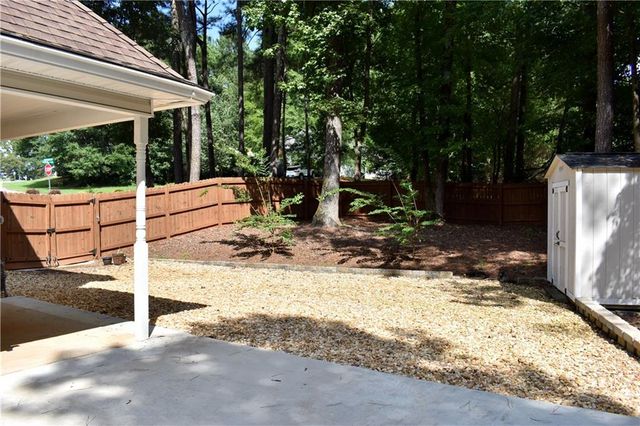 602 Penhollaway Court, Loganville, GA 30052