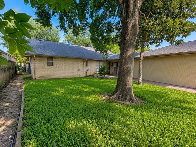 13126 Meadow Leaf Lane, Houston, TX 77039