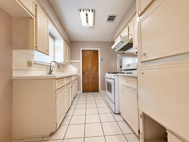 13126 Meadow Leaf Lane, Houston, TX 77039
