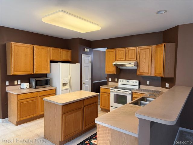 33693 Stonecrest Drive, Sterling Heights, MI 48312