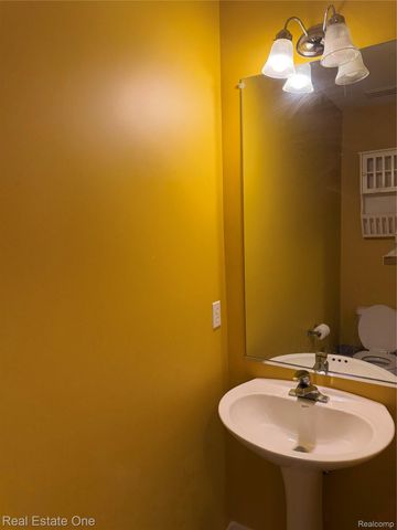 33693 Stonecrest Drive, Sterling Heights, MI 48312