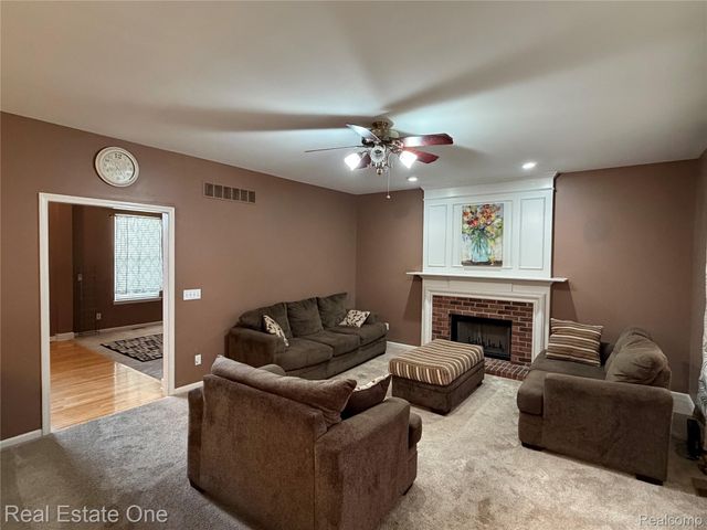 33693 Stonecrest Drive, Sterling Heights, MI 48312