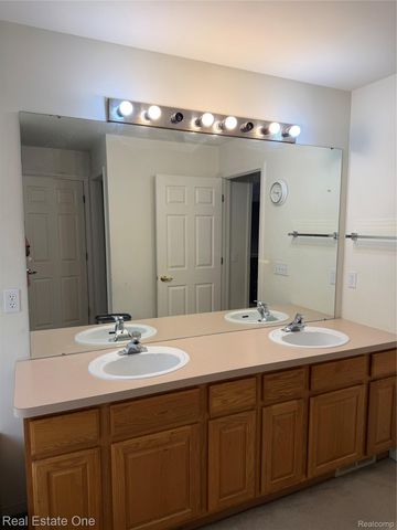 33693 Stonecrest Drive, Sterling Heights, MI 48312